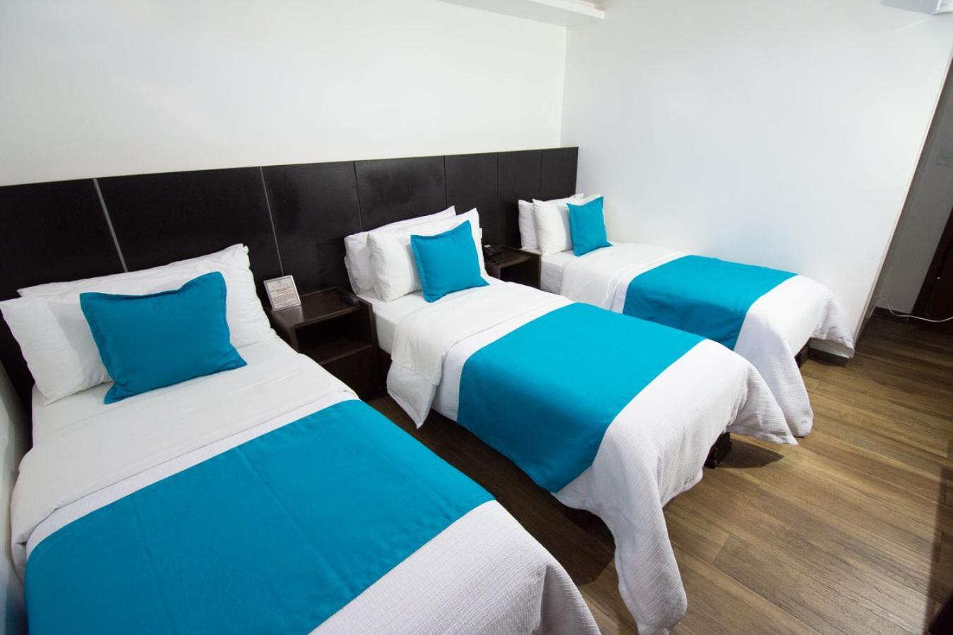 Hotel Plaza Victoria Ibarra Exteriör bild