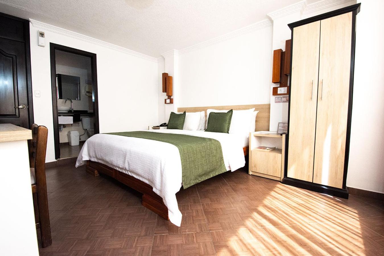 Hotel Plaza Victoria Ibarra Exteriör bild