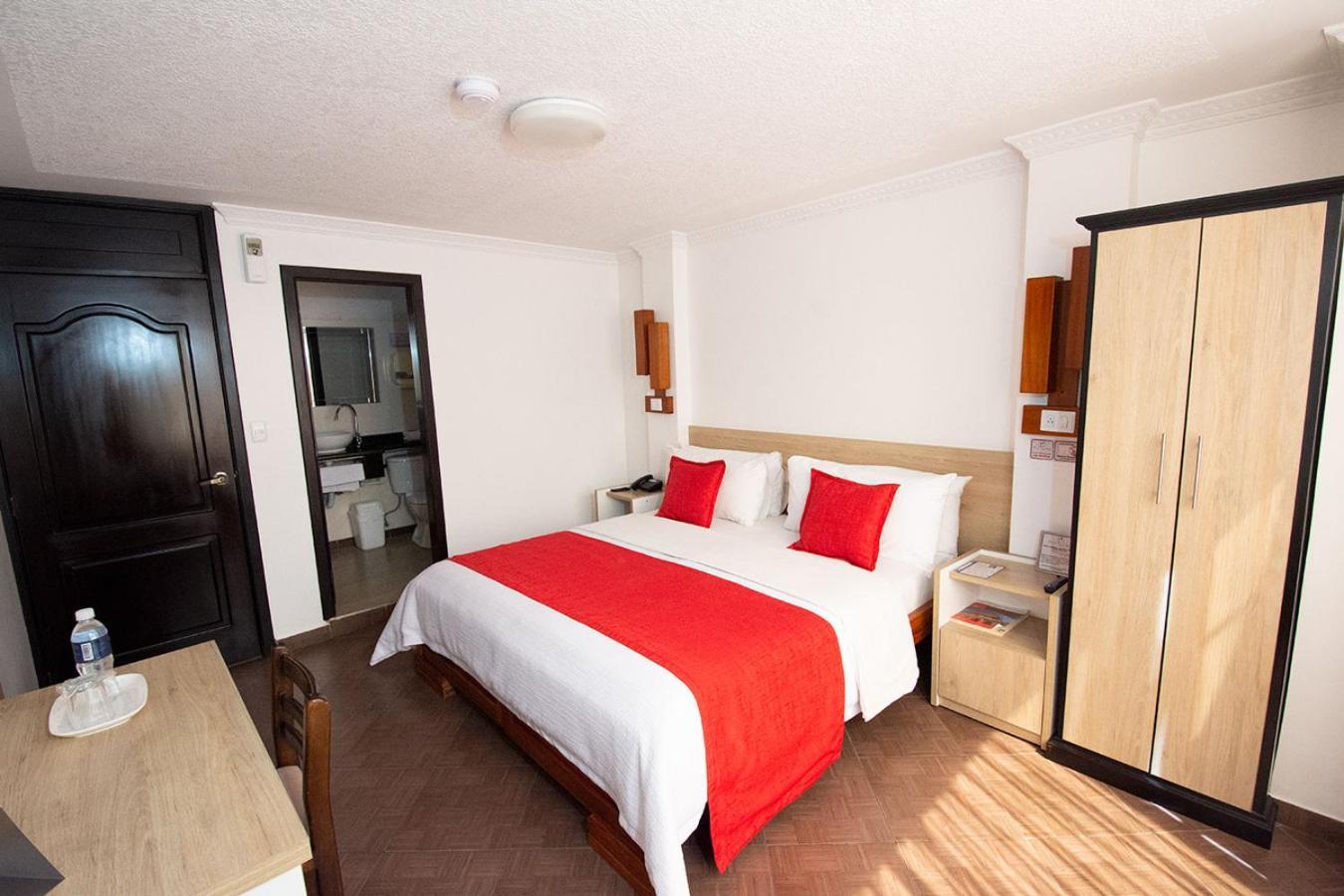 Hotel Plaza Victoria Ibarra Exteriör bild