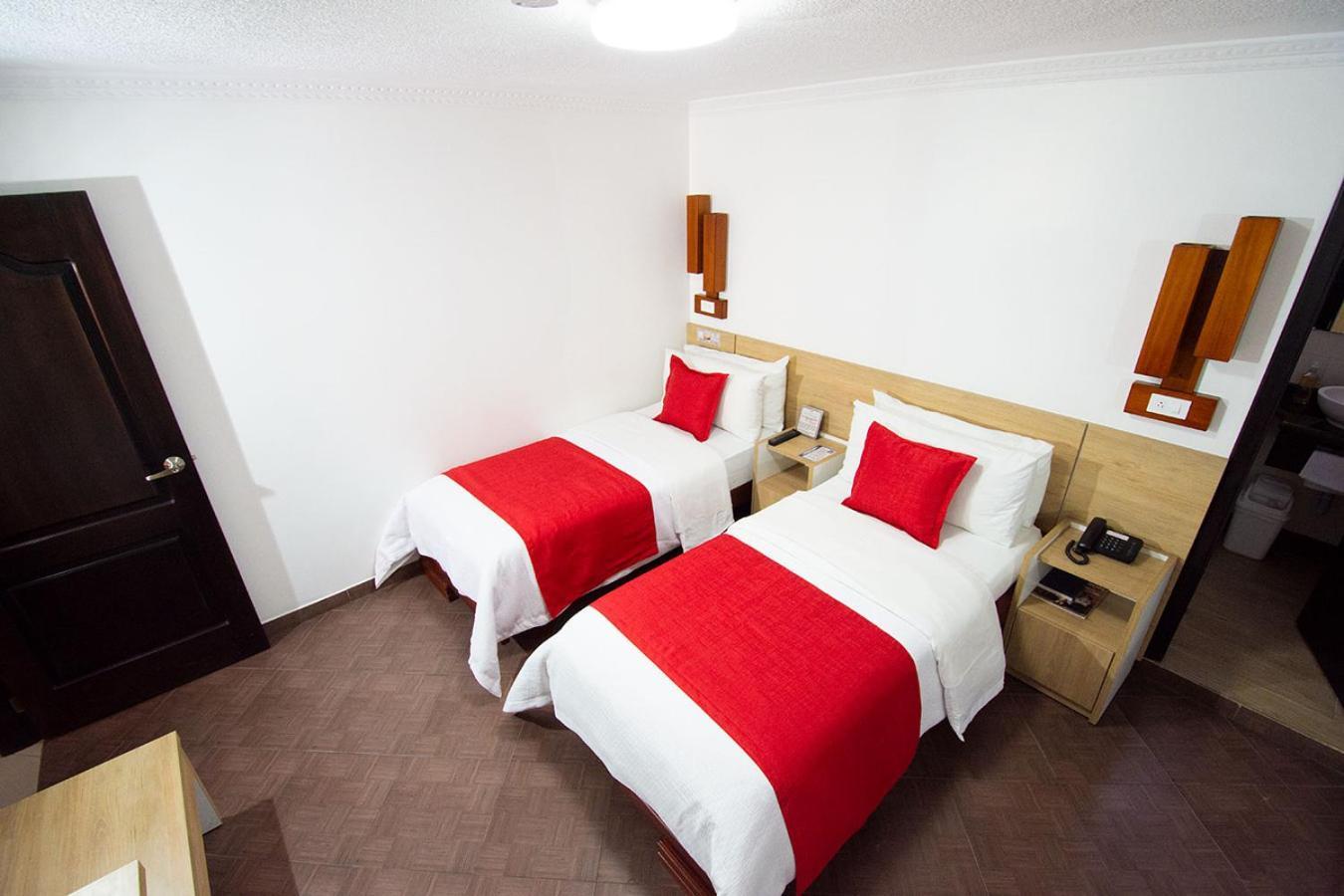 Hotel Plaza Victoria Ibarra Exteriör bild