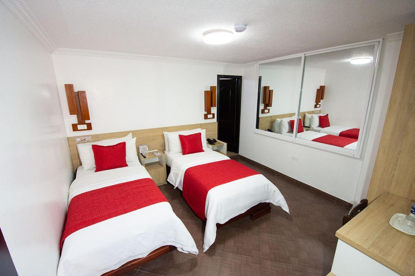 Hotel Plaza Victoria Ibarra Exteriör bild