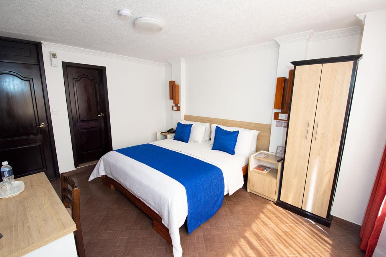 Hotel Plaza Victoria Ibarra Exteriör bild