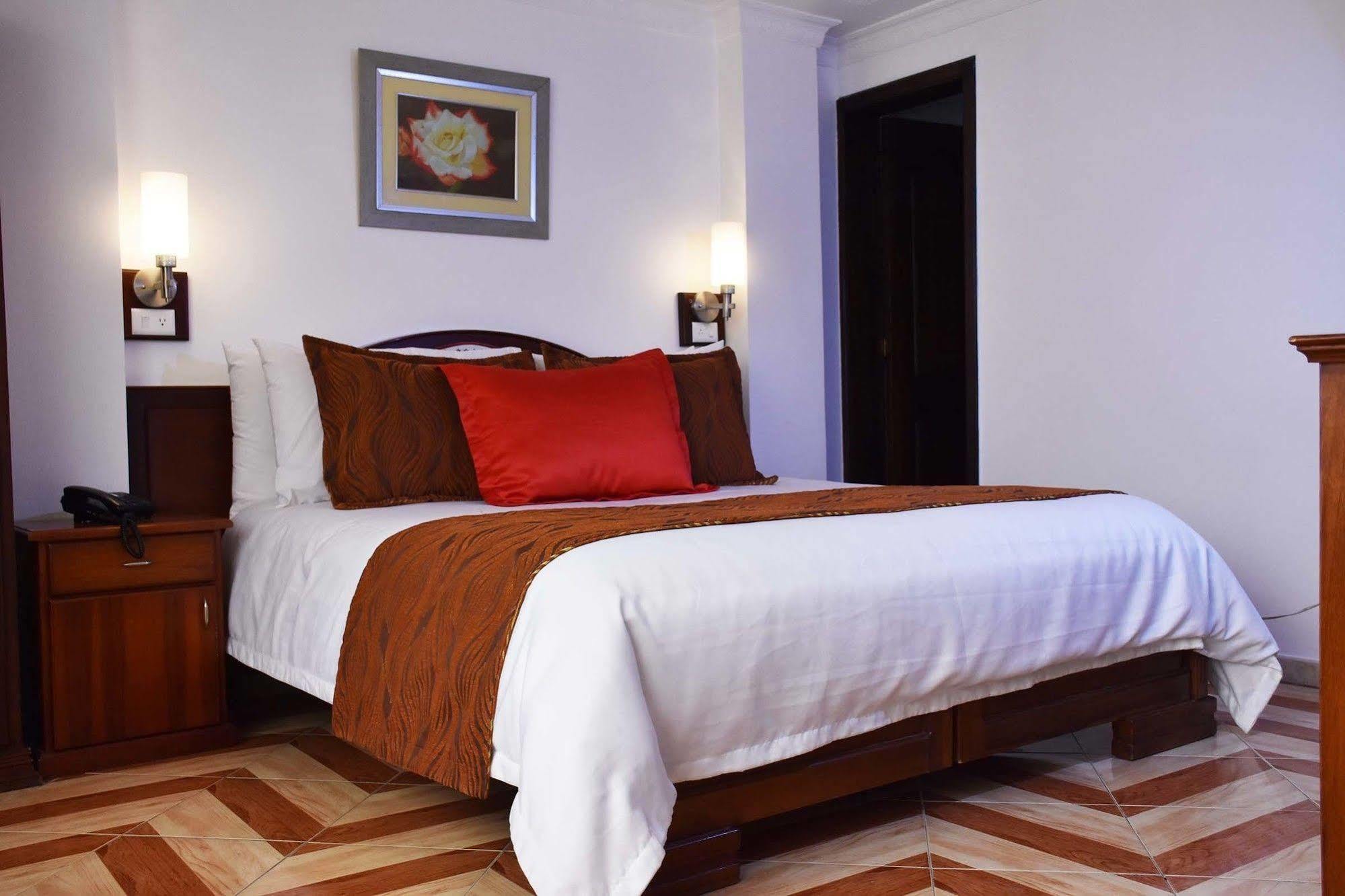 Hotel Plaza Victoria Ibarra Exteriör bild
